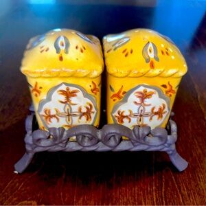 Artimino Tuscan salt and pepper shakers with stand